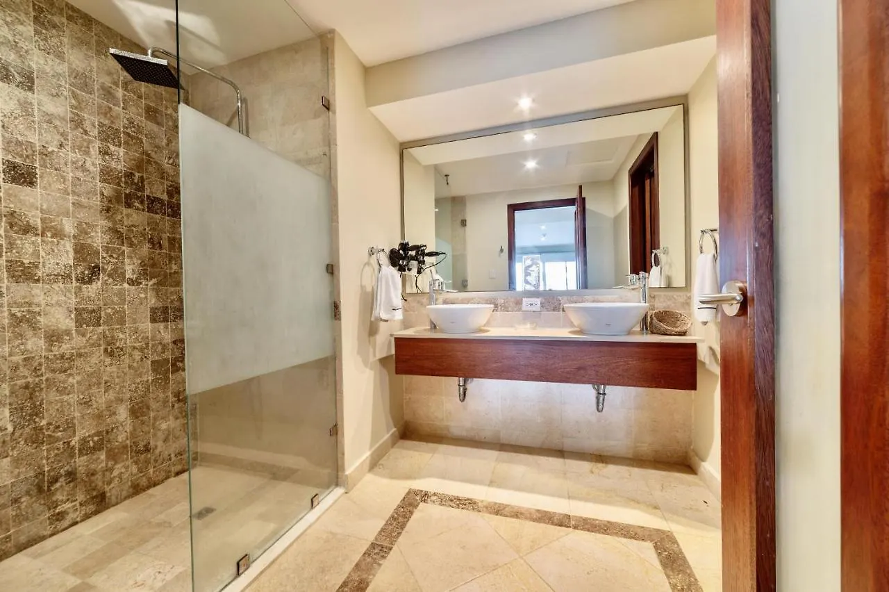 Beachfront Lux Condo With Private Terrace Punta Cana Appartamento
